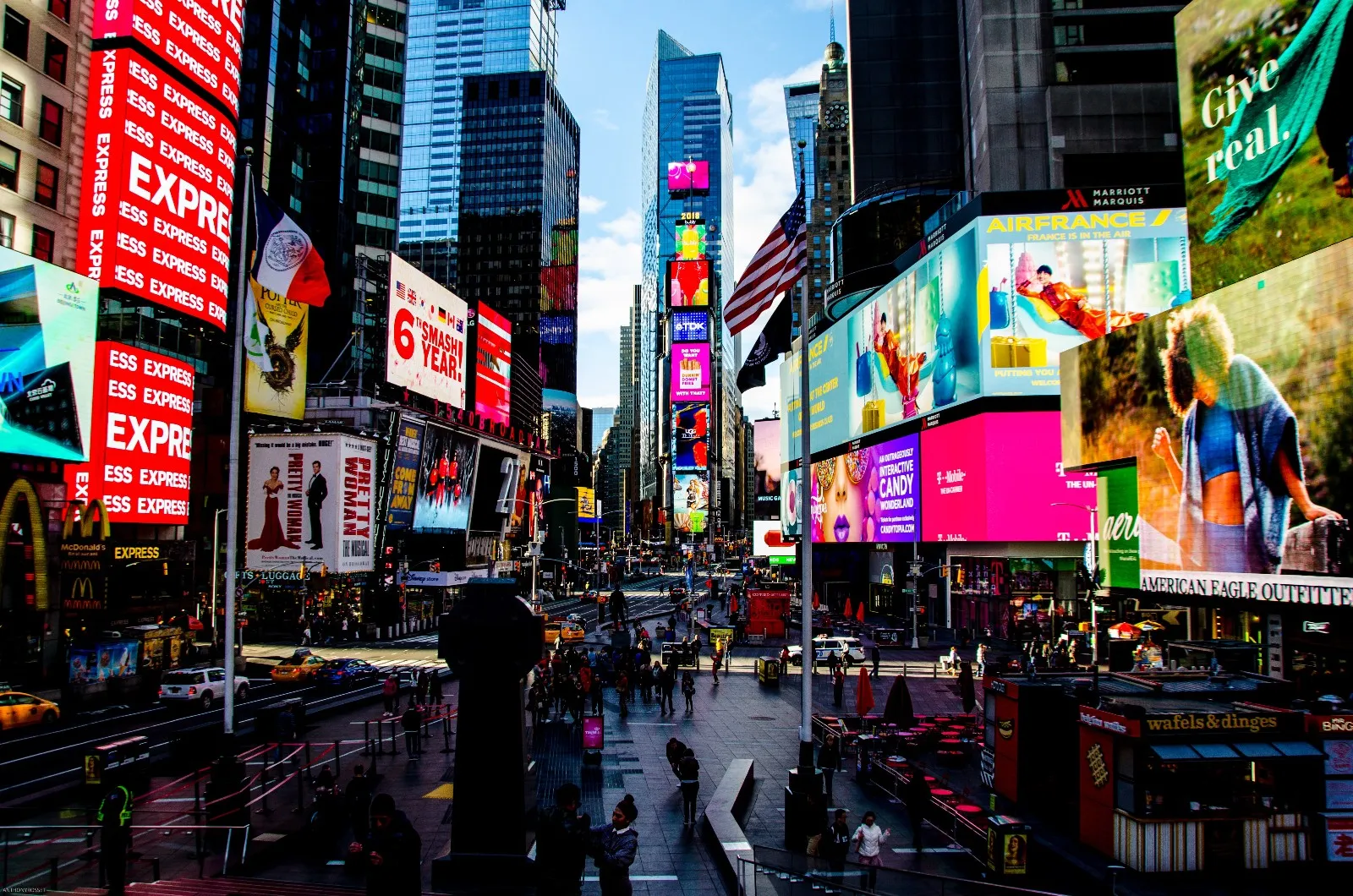 From Flat Surface to Dynamic Sculpture How Kinetic Screens Redefine ...