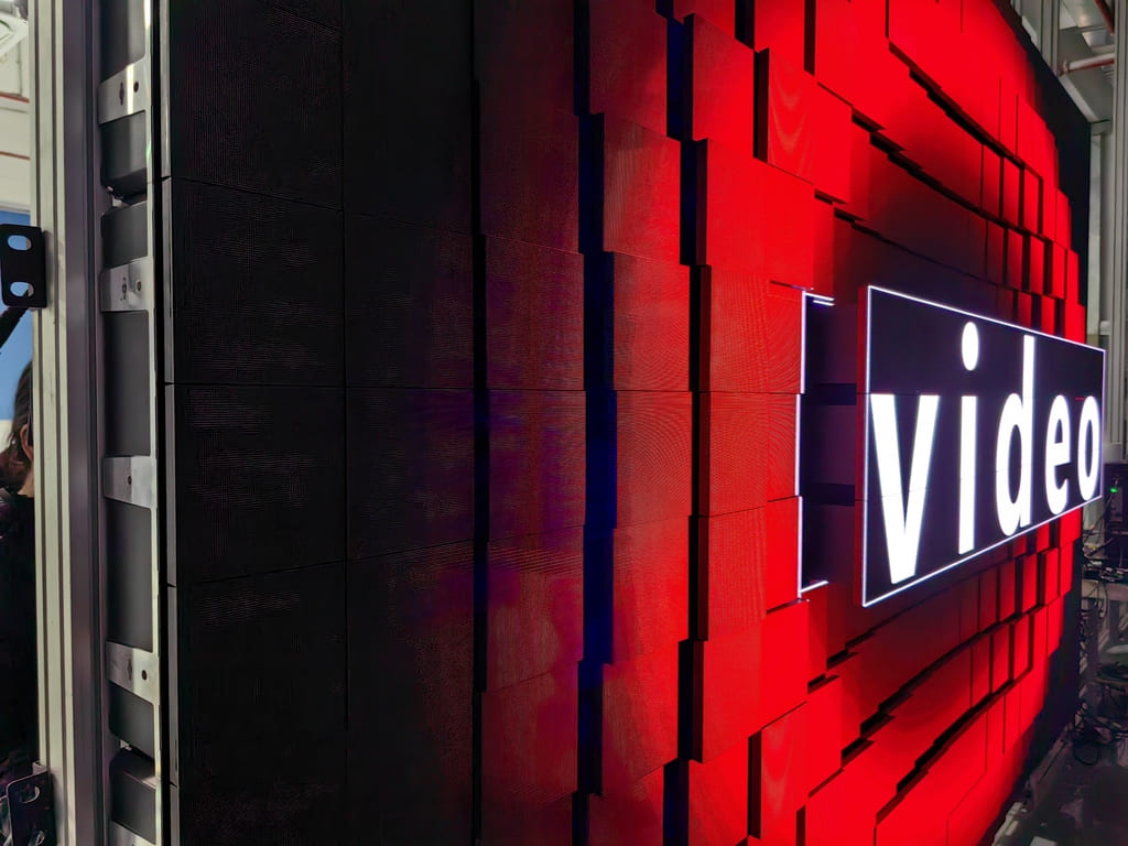 ISE 2026: Why the SPKI-250 Series is the "Ultimate Attention Magnet" for Exhibitions?