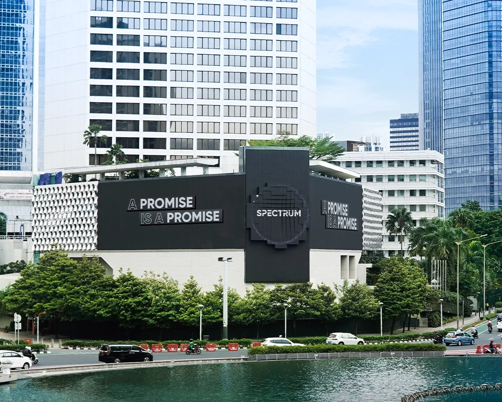 SPKO-500 outdoor kinetic LED installation on the Mandarin Oriental Jakarta facade