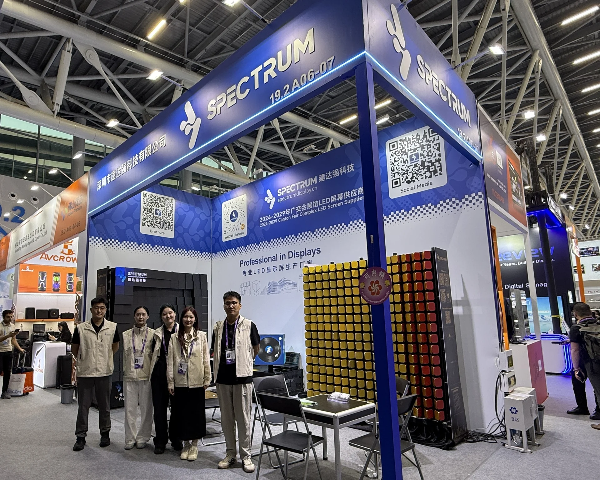 Spectrum Display booth at the Canton Fair with team, SPFM flip matrix wall and kinetic screens