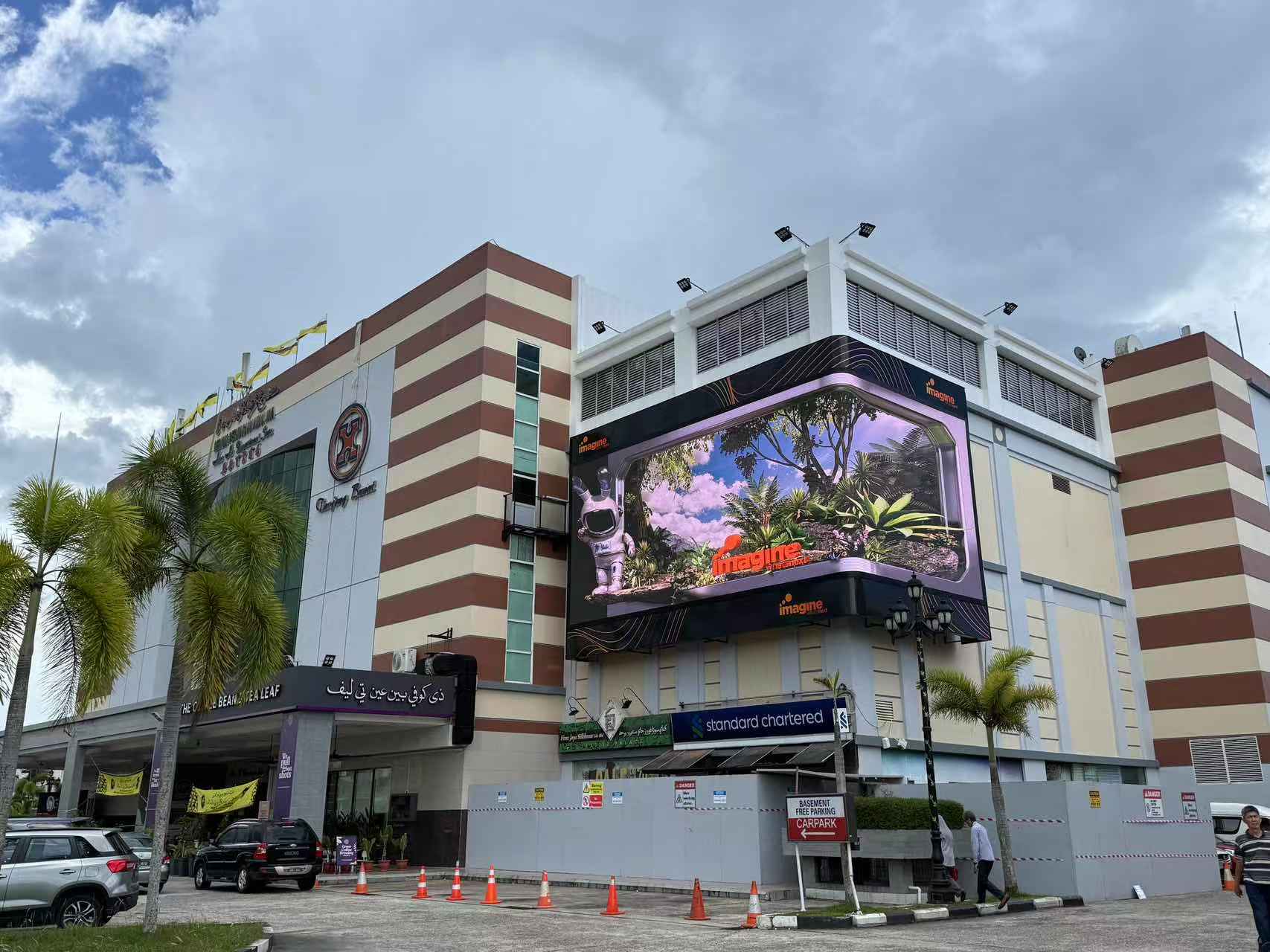 Kirin Series Outdoor Aluminium Chassis Curved Rounded Display P4.4 Project - Brunei